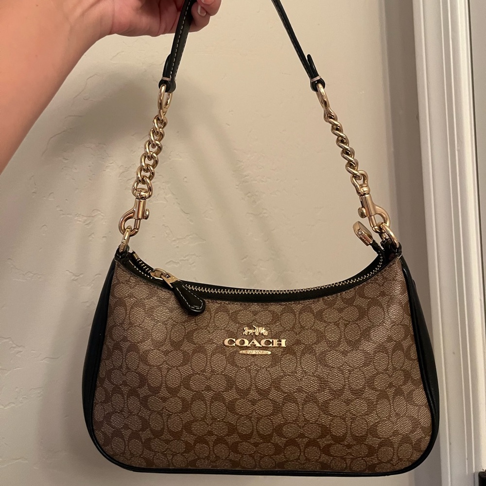 Coach signature canvas shoulder bag